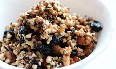 Trigo sarraceno con froitos secos para adelgazar