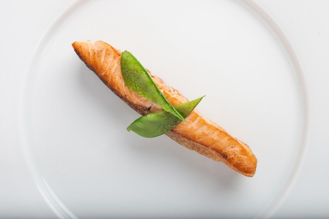 Peixe branco ao forno no menú dietético Favorito.